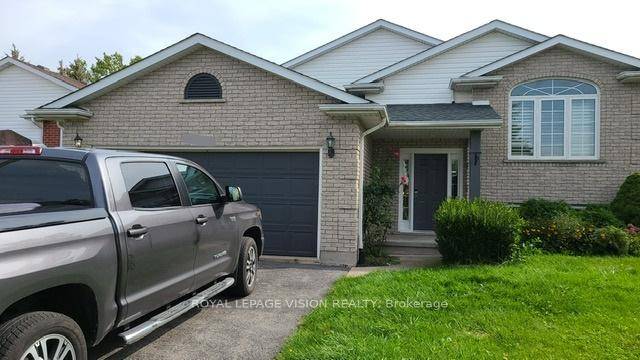 Beautiful Raised Bungalow in The Quite Family Neighborhood of Great North End Niagara Falls.