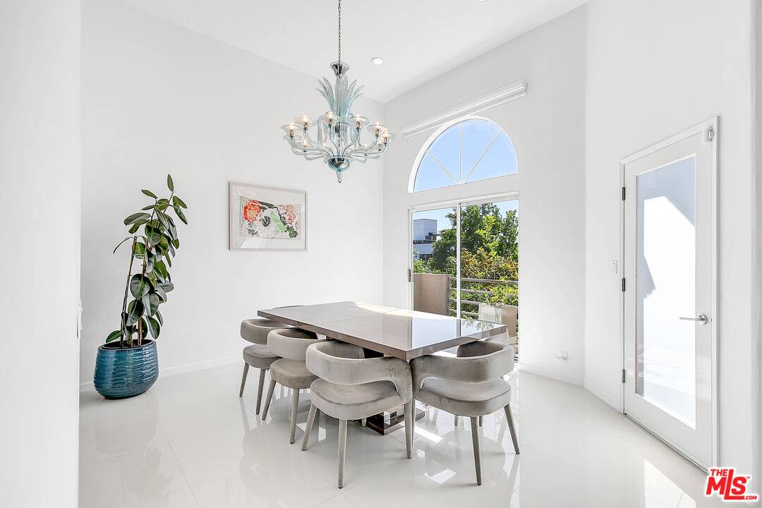 840  N Croft Ave 2BR Sunset Strip La