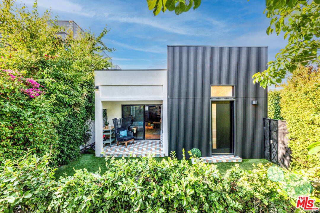 8907 Rosewood Ave 2BR Beverly Grove La