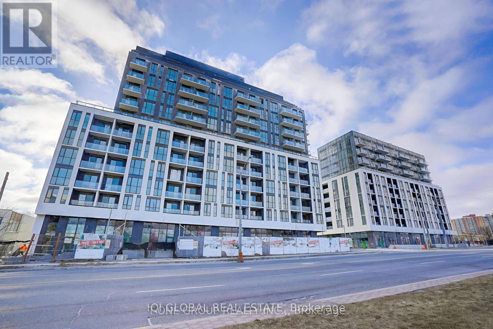 Welcome to this brand new never lived in 2 Bedrooms condo with 2 Baths, 1 parking and 1 locker.
