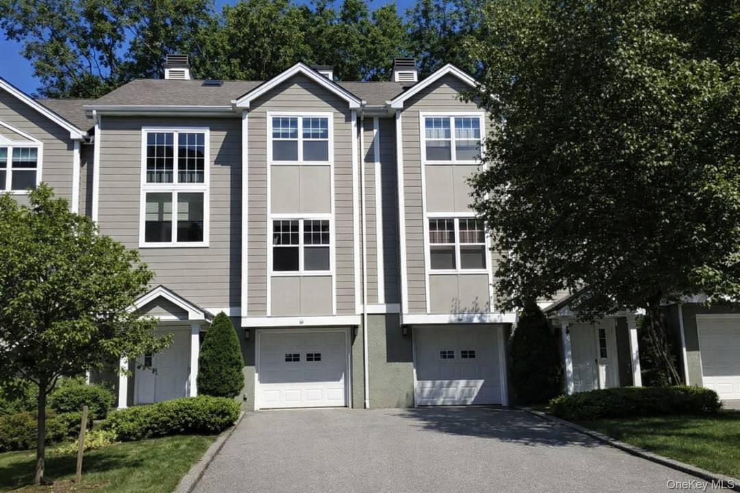 Two bedroom townhouse on a quiet cul de sac in desirable Goldens Bridge with strong schools and convenient commuter access.