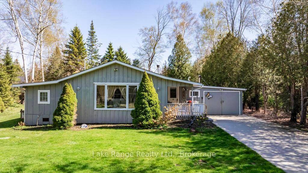 Nestled on a peaceful cul de sac just steps from the stunning shores of Lake Huron, this lovely home offers the ideal escape to enjoy the regions renowned beaches and ...
