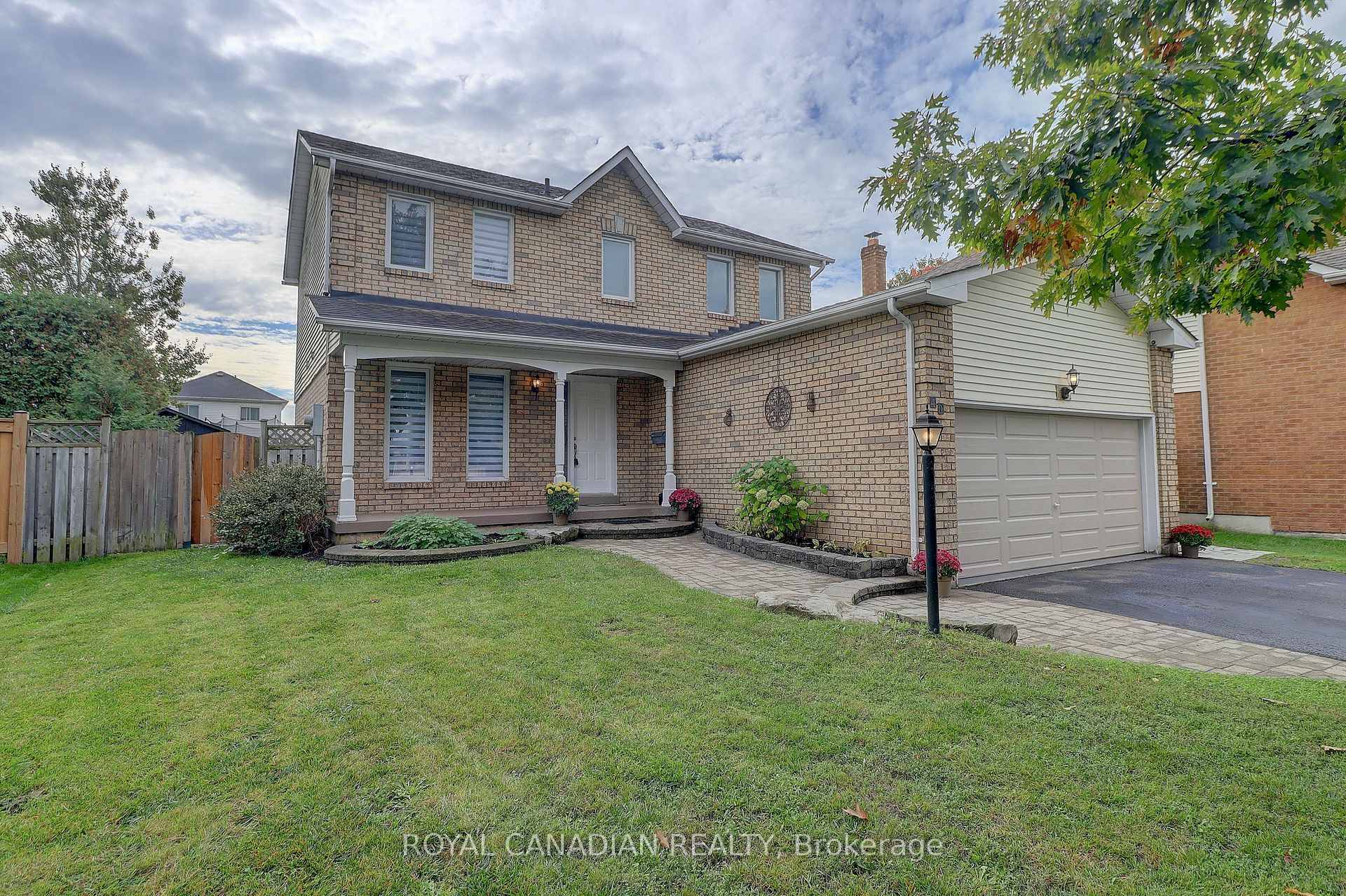 Beautiful 3 2 bedroom, 4 washrooms with a finished basement featuring a kitchenette and separate entrance, ideal for in laws or extended family.