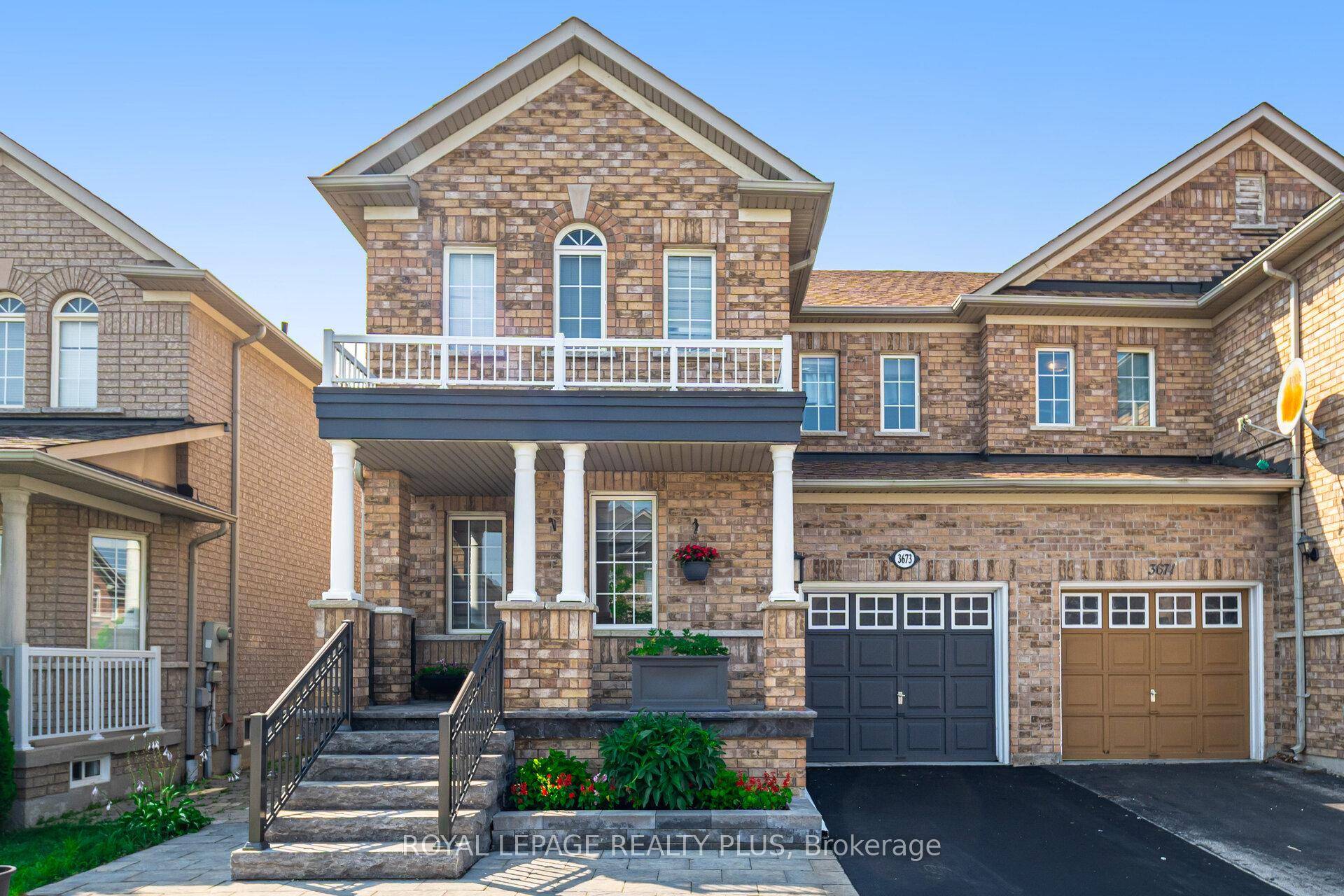 Welcome to this stunning family home in Churchill Meadows Area !