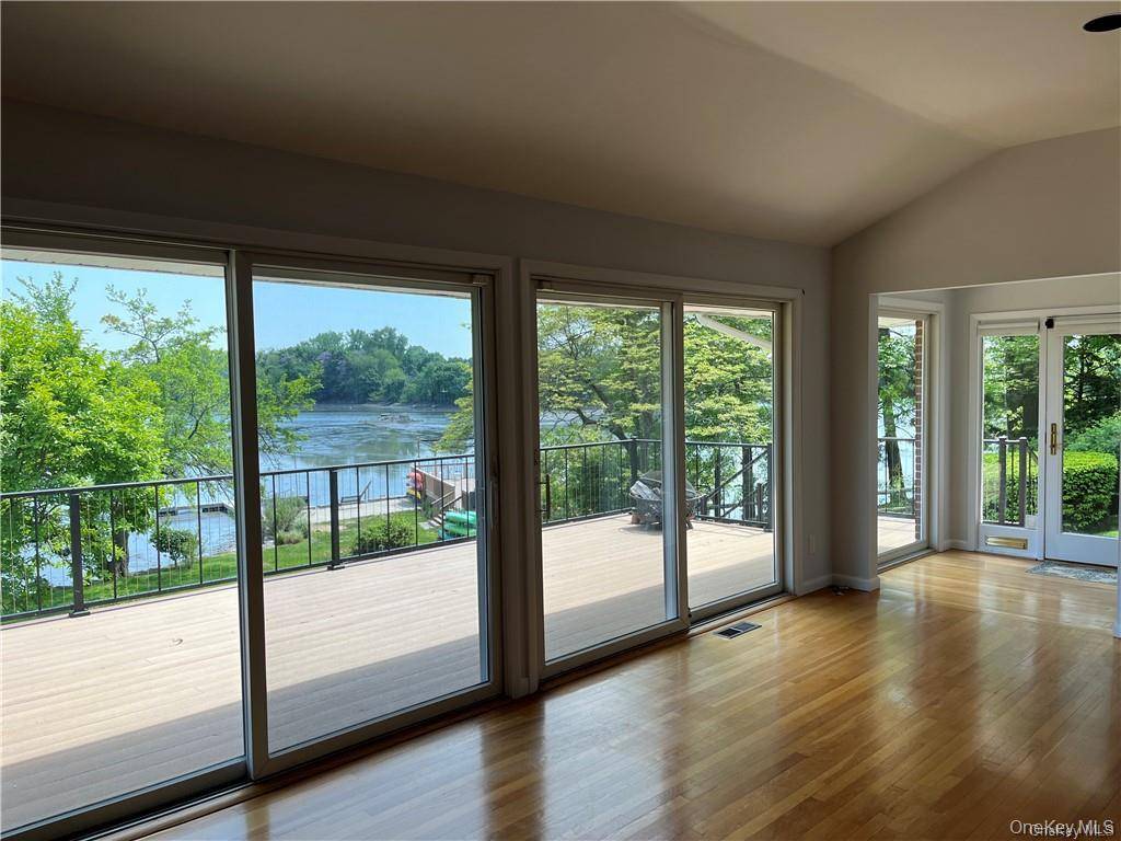 Spectacular Waterfront Rental in Premium Point Park Just Minutes from Larchmont !