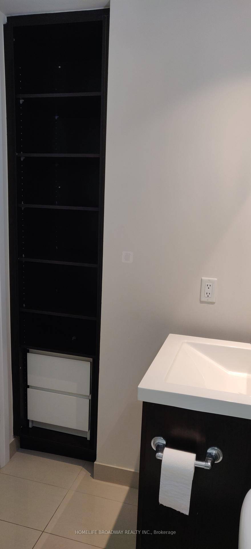 Tridel prime Yonge Sheppard location, 9' ceiling, open concept kitchen with island, stainless steel appliances with quartz countertop and undermounted stainless steel sink, ensuite laundry.