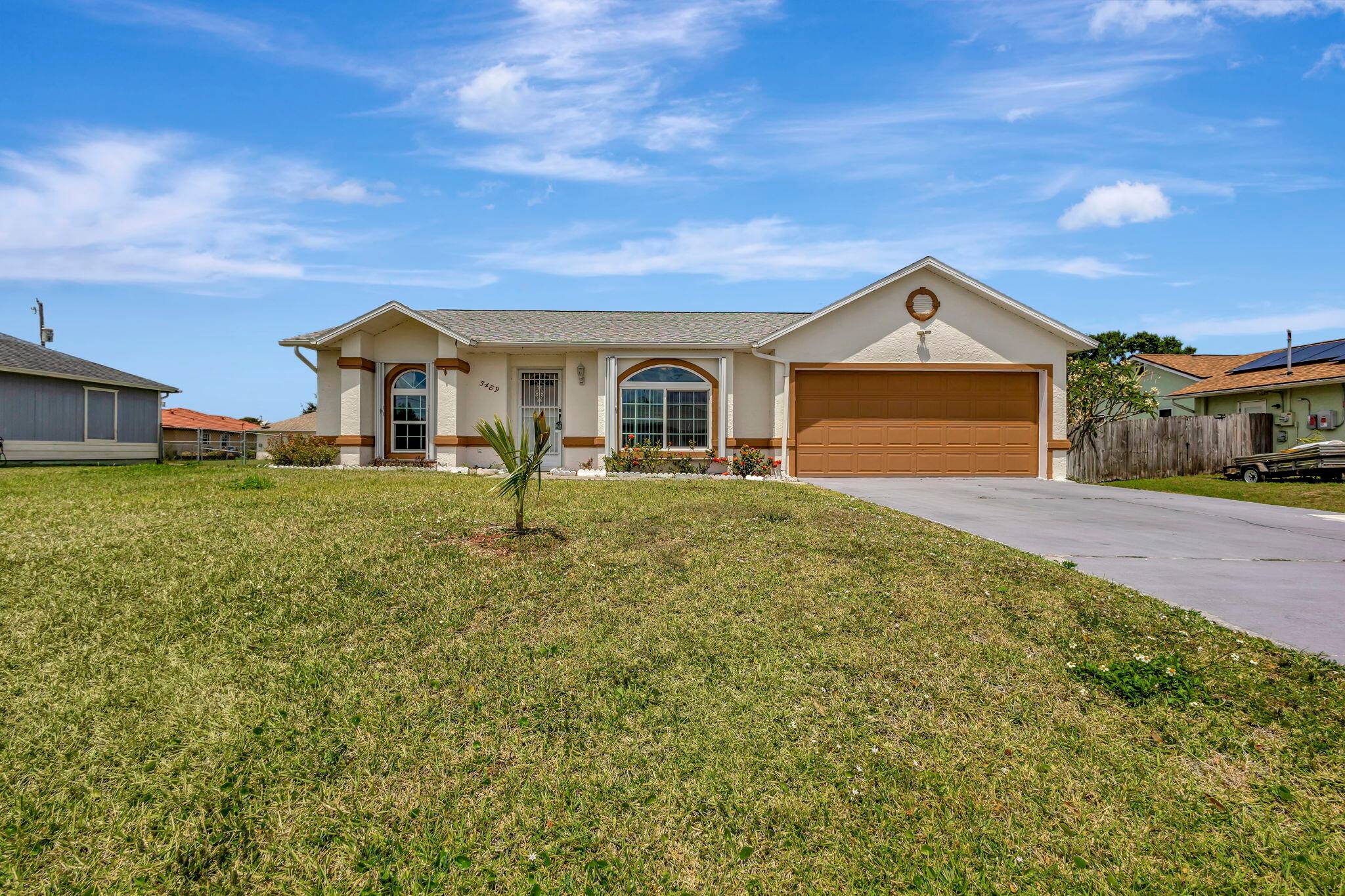 BEAUTIFUL 3 BEDROOM, 2 BATH HOME FEATURING A SPACIOUS 2 CAR GARAGE AND A CONVENIENT LAUNDRY ROOM.