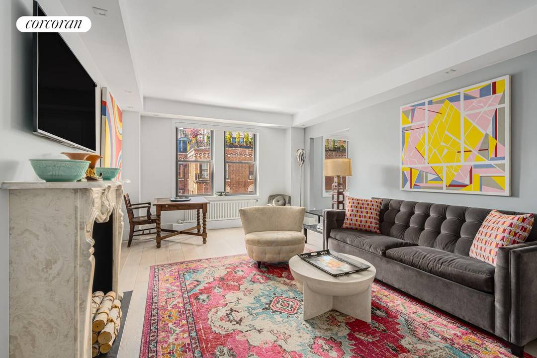 Move right into this perfectly situated and effortlessly stylish prewar high ceilinged 1 bedroom home at 155 East 93rd Street, Apt 11D.