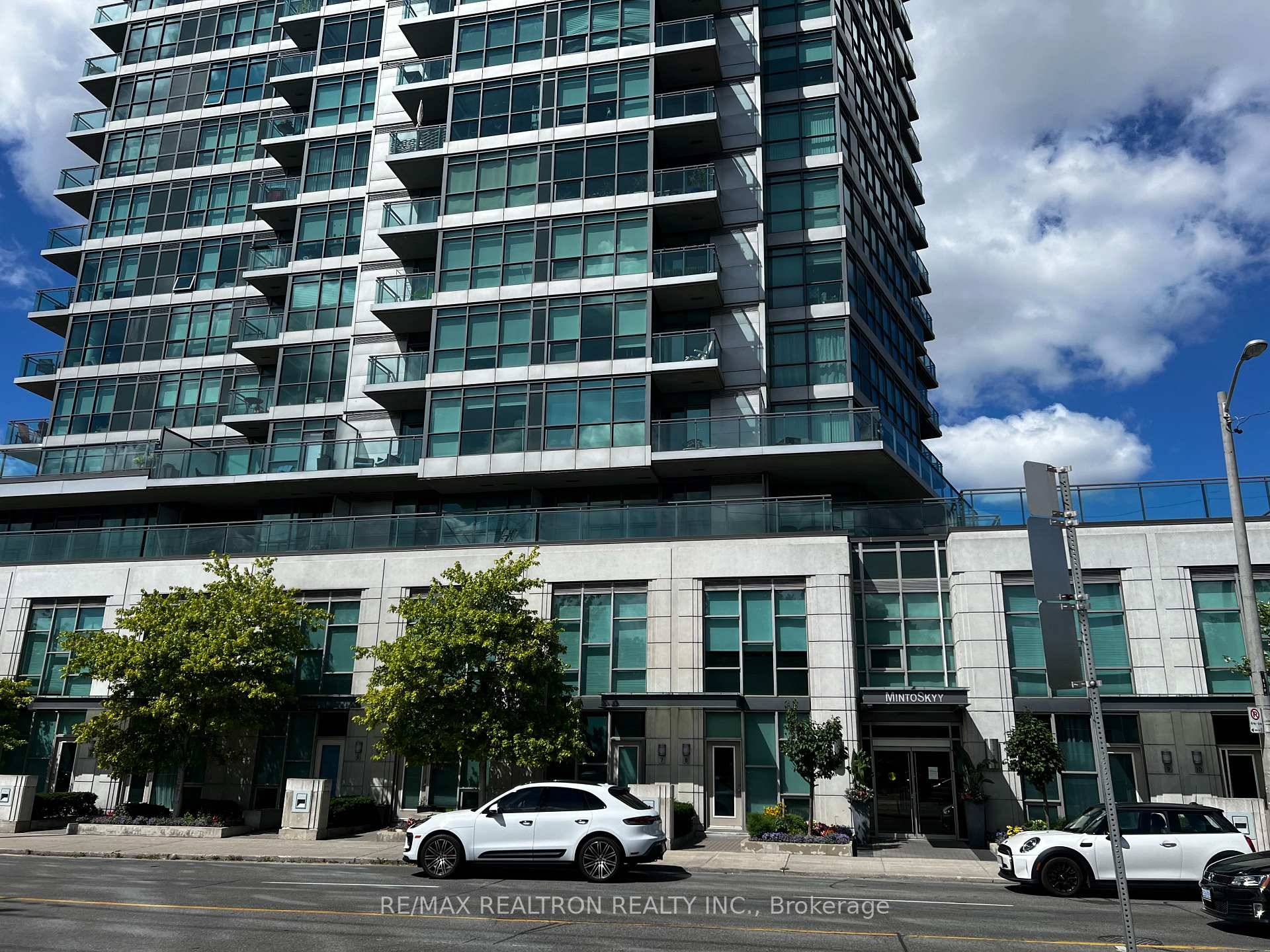 Perched on the 20th floor along the buildings signature SW view line, this luxury residence delivers the kind of outlook you move for expansive windows with panoramic, unobstructed views over ...