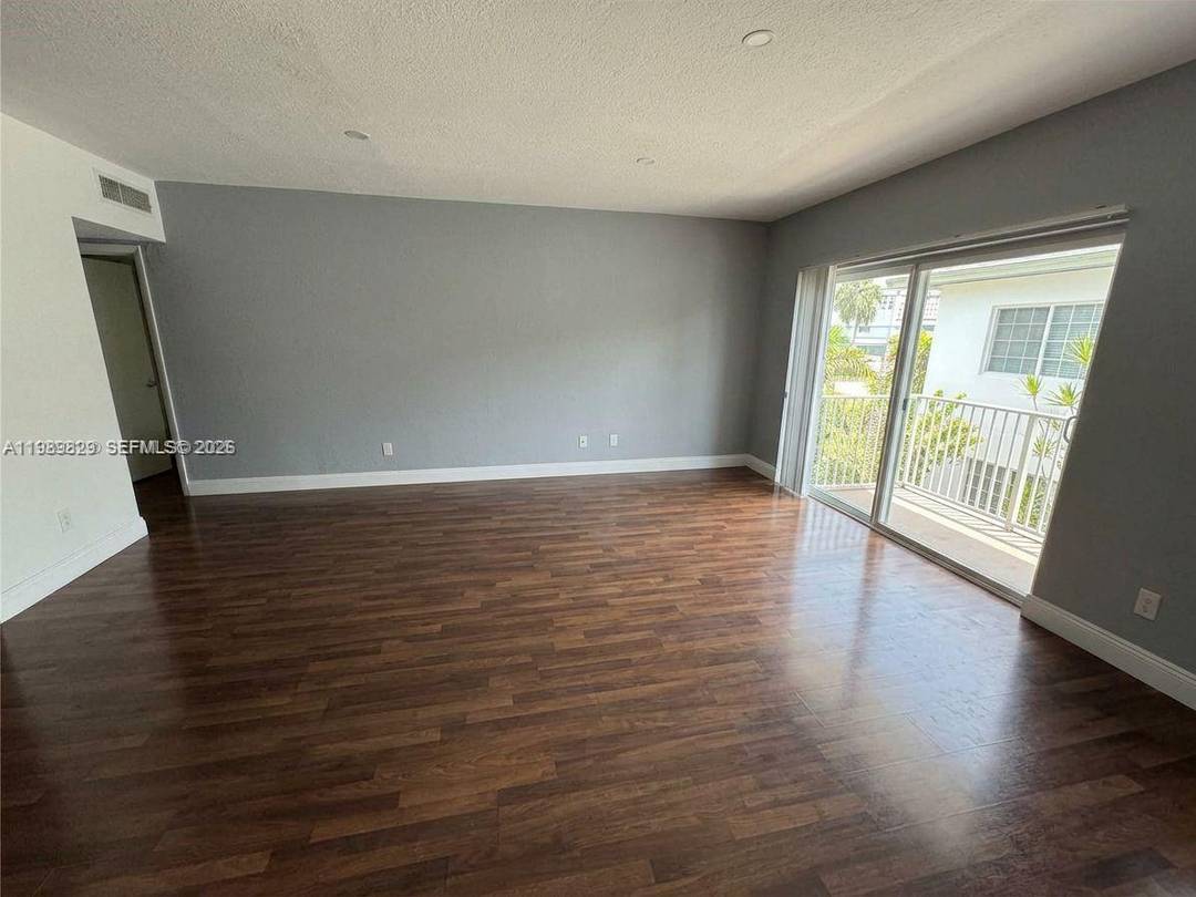 Cozy and spacious apartment with lots of natural light, 3 bedrooms and 2 full bathrooms on 2nd floor.