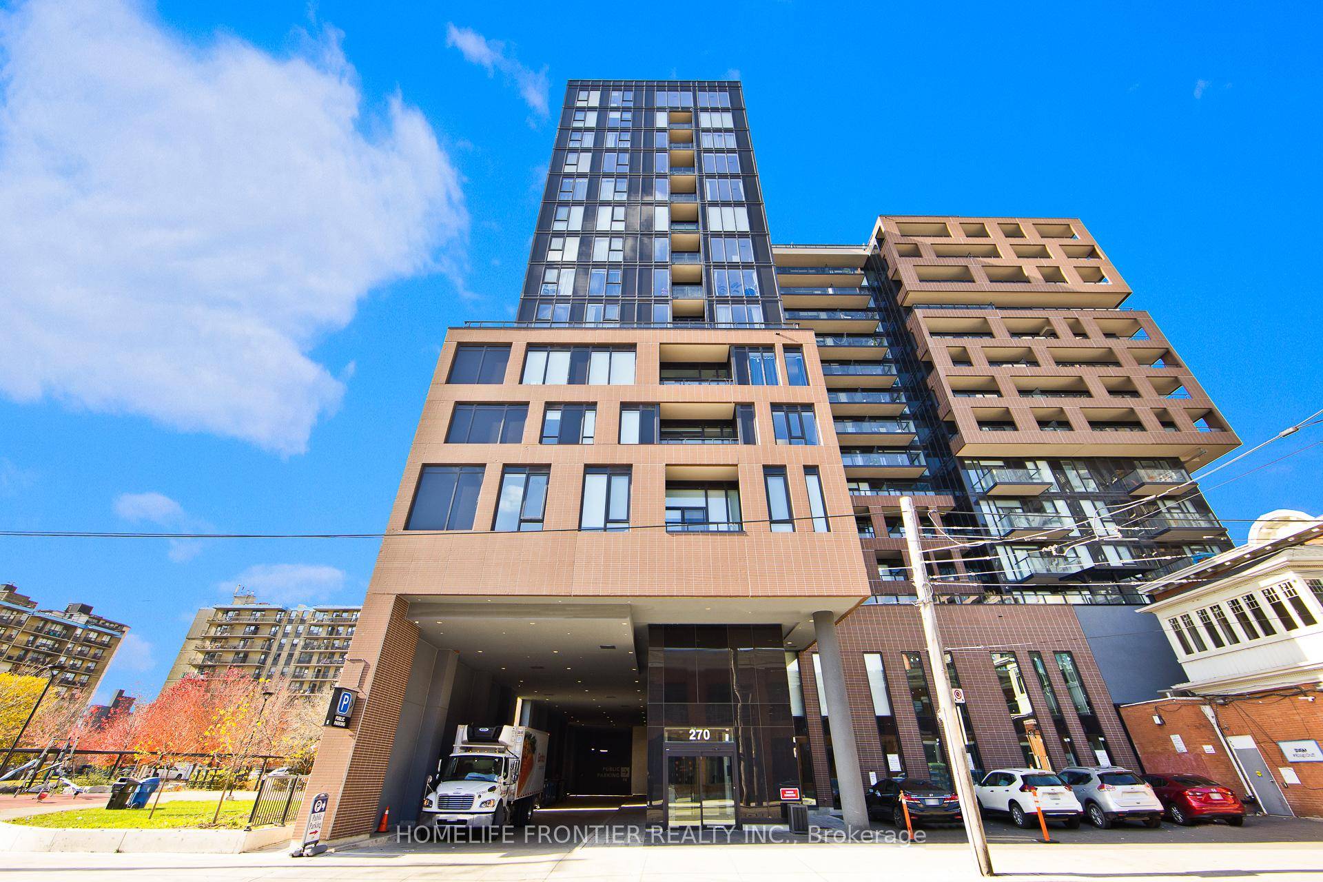 Brand New Spacious 1 Bedroom Unit with Rare 12 Ft Ceilings at XO Condos in King West !