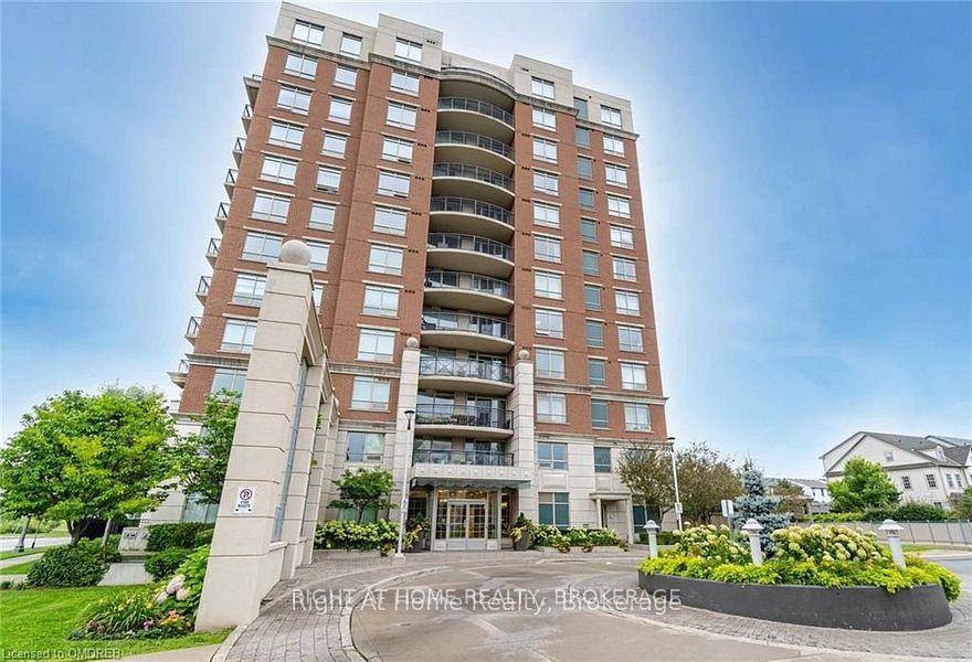 Nestled in the vibrant River Oaks neighbourhood of Oakville, this modern, east facing suite offers a lifestyle of both comfort and convenience.