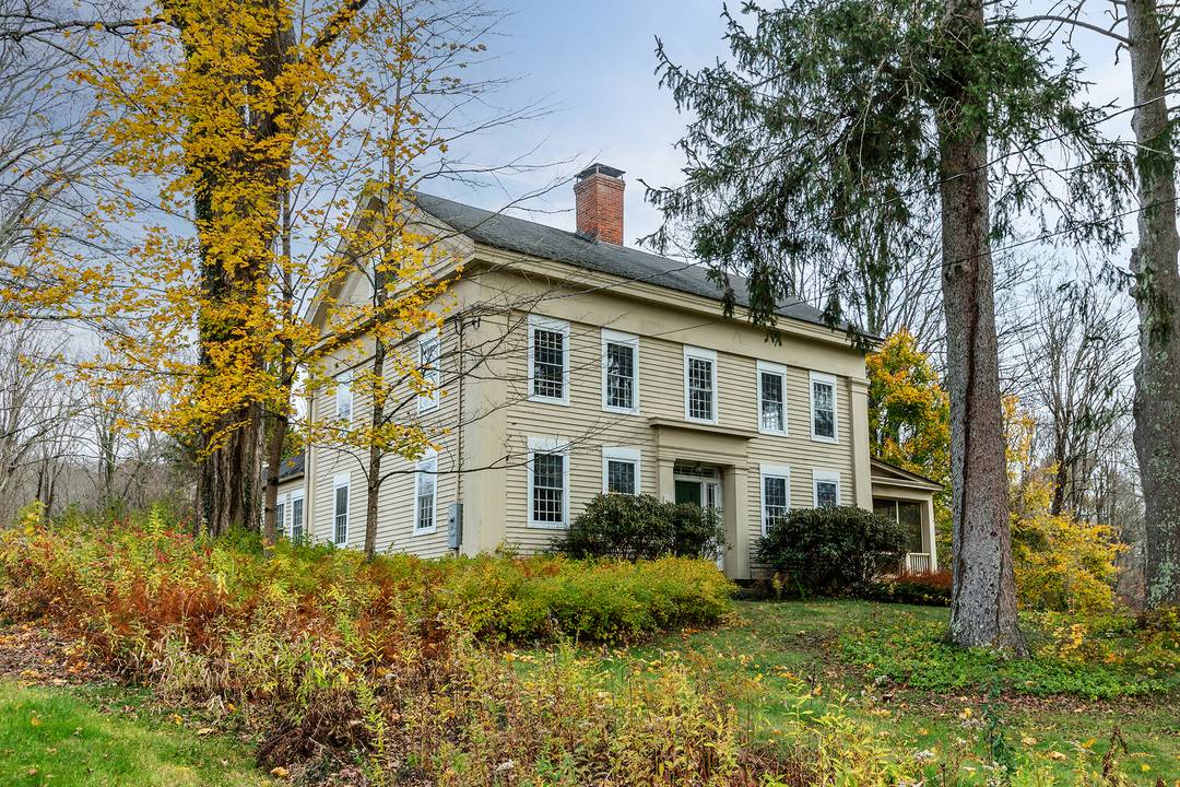 Historic home with untapped potential in Washington.