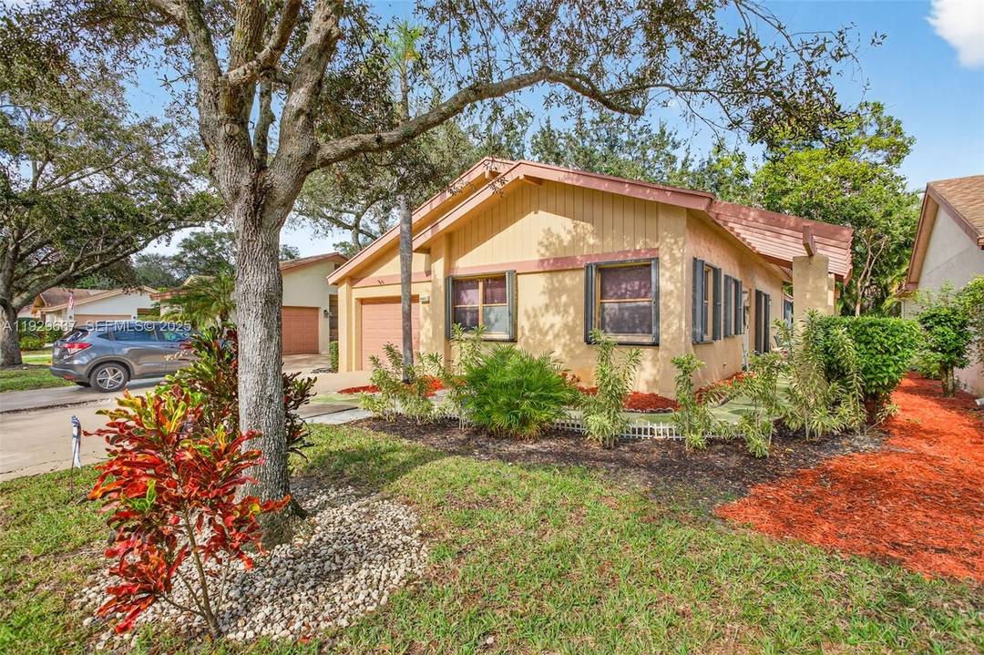 Discover your perfect retreat in the highly sought after 55 community of Sawgrass Village 1 in Coconut Creek !