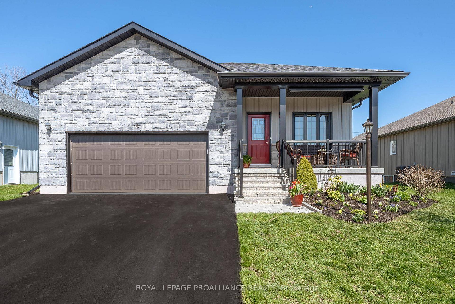 Welcome to Wellington on the Lake, a premier adult lifestyle community just off the shores of Lake Ontario in Prince Edward County !
