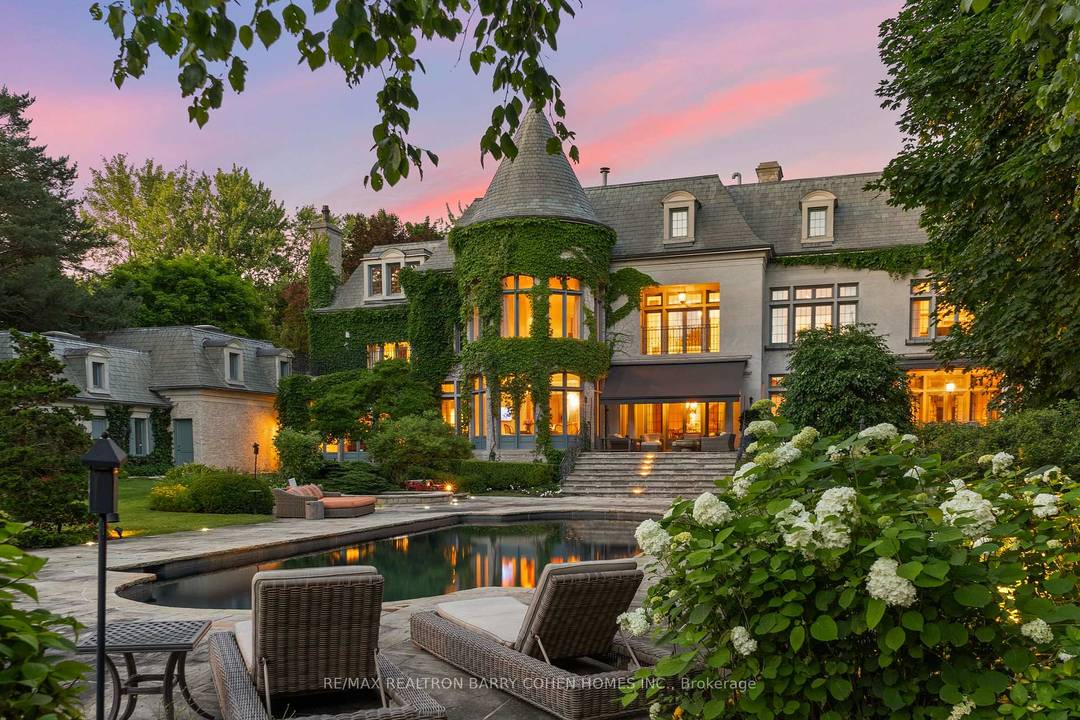 This Is A Residence For Those Who Value Tradition, Privacy, Exceptional Grounds, And An Unmistakable Sense Of Warmth And Charm.