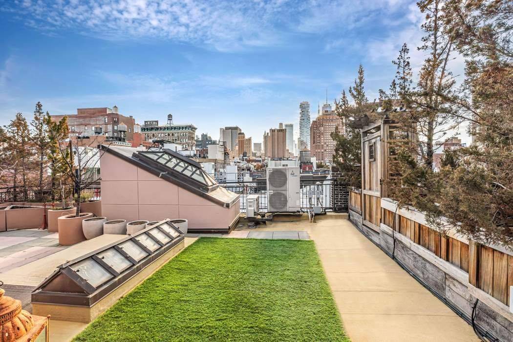 This unique penthouse loft reflects Soho s creative history and offers an exceptional blend of charm, character, and tranquility on one of Soho s best blocks.