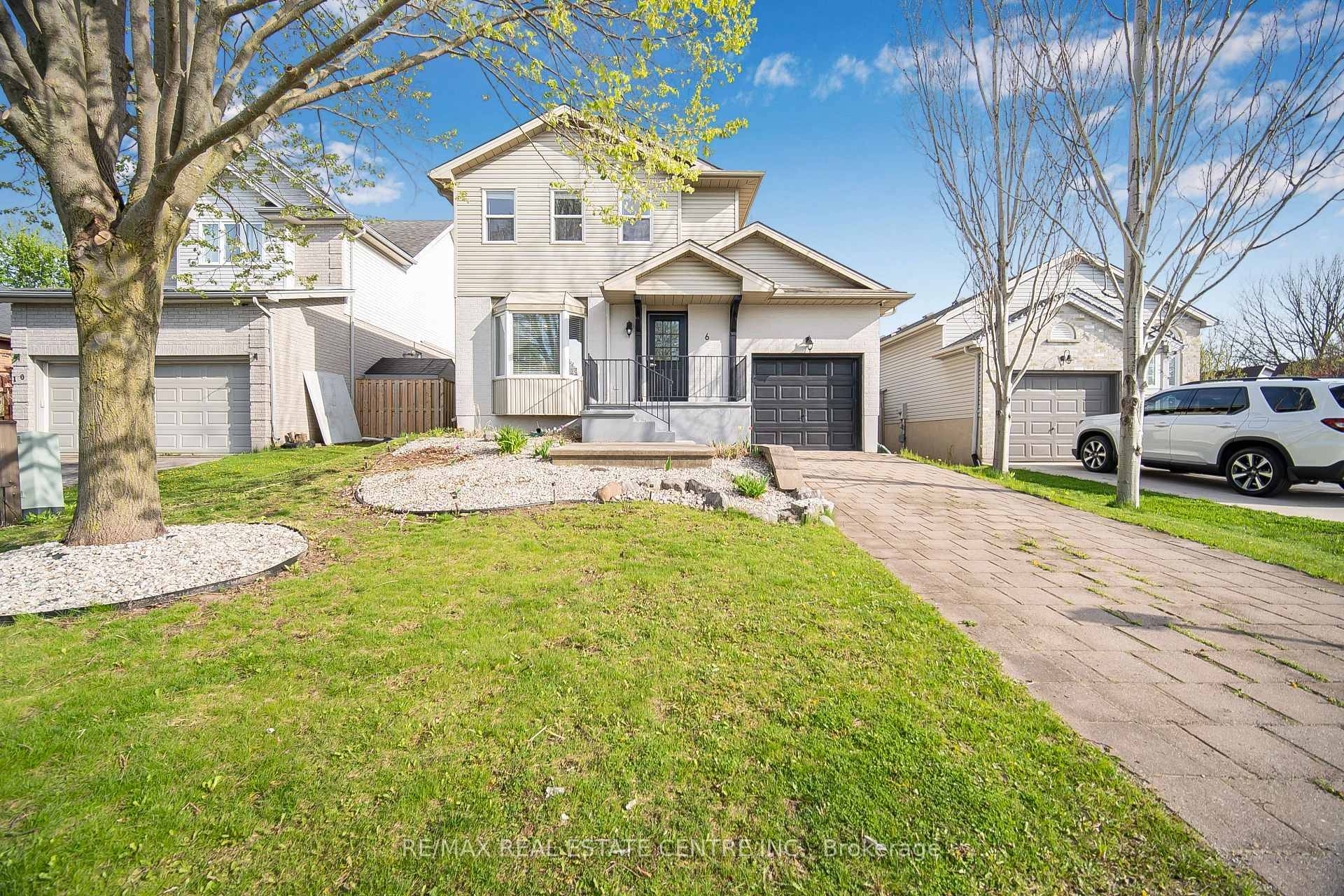 Welcome to this beautifully maintained former model home nestled in the sought after Pond Mills neighbourhood.