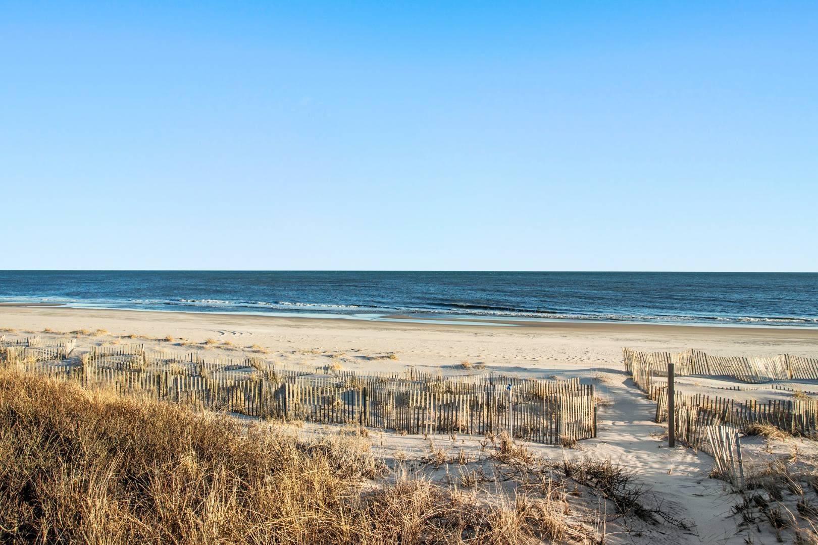 IDEAL HAMPTONS BEACH HOUSE