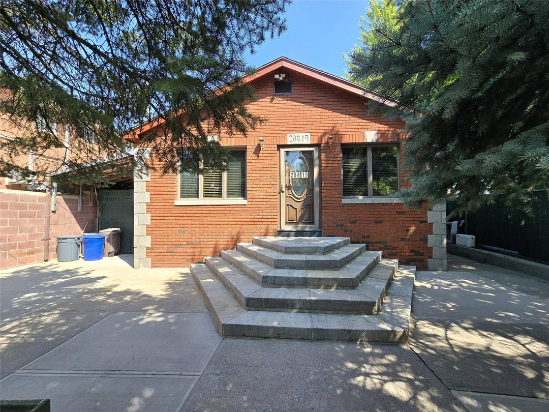 South facing whole brick ranch house in Bayside, near transportation, school, supermarket.