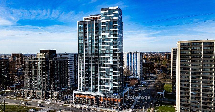 PENTHOUSE Condo 2 Bed, 2 Bath with Parking amp ; Locker.