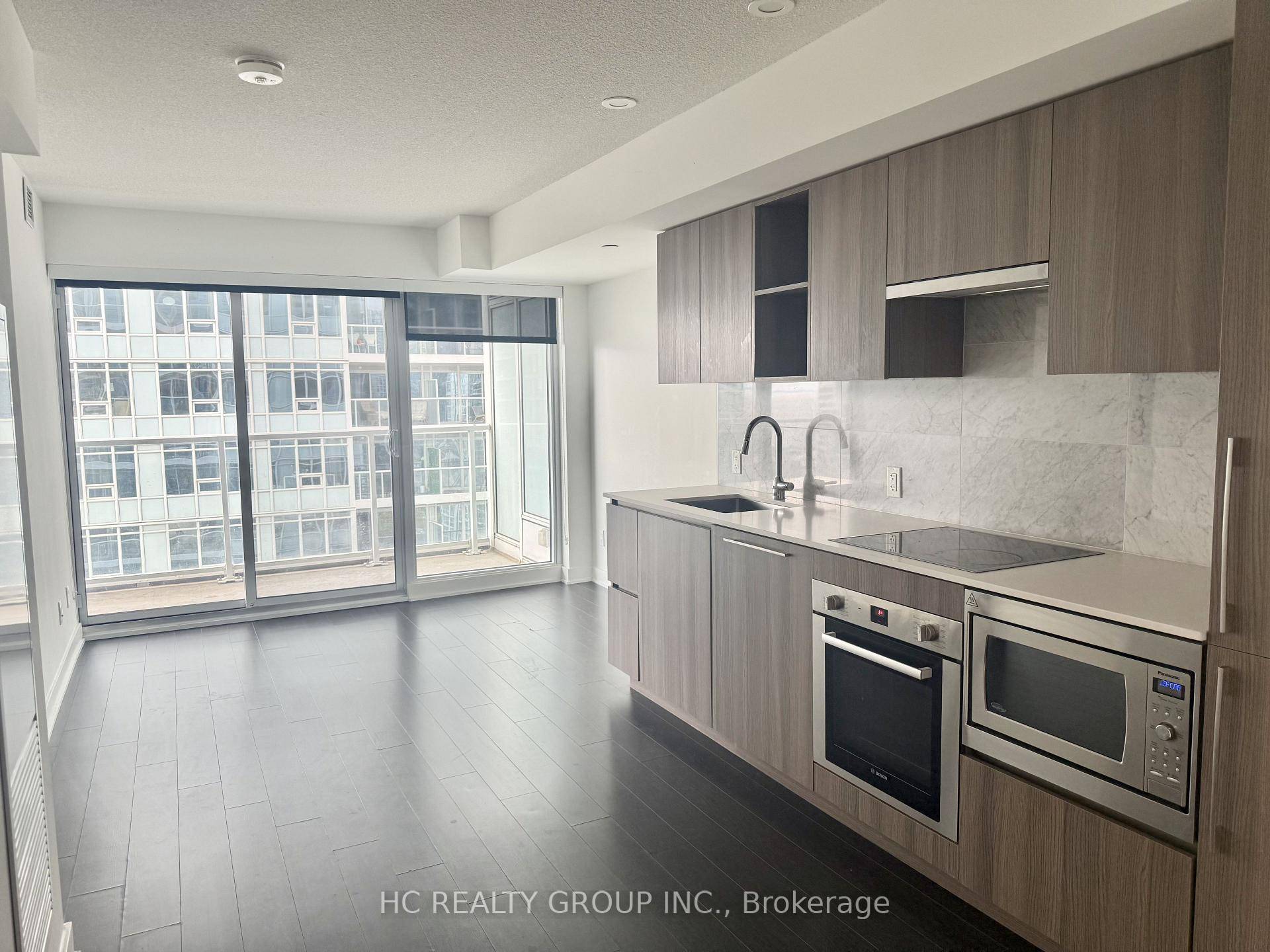 Location ! ! ! Downtown Brand New 1 Bedroom Condo With A Great Lay Out, Lake View Large Balcony.