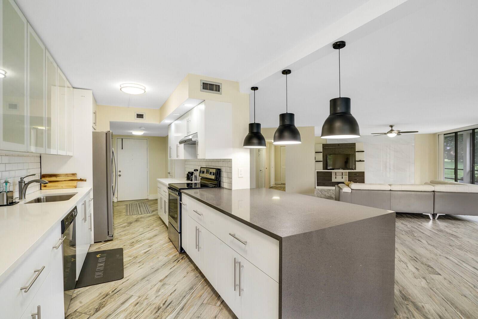 MOTIVATED SELLER ! Don't miss this spacious 2 bed, 2 bath condo with 1, 829 sq.