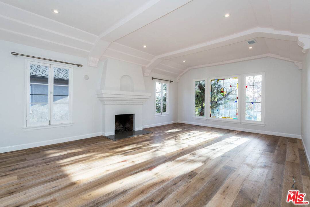 994 Stearns Dr 3BR Beverly Grove La