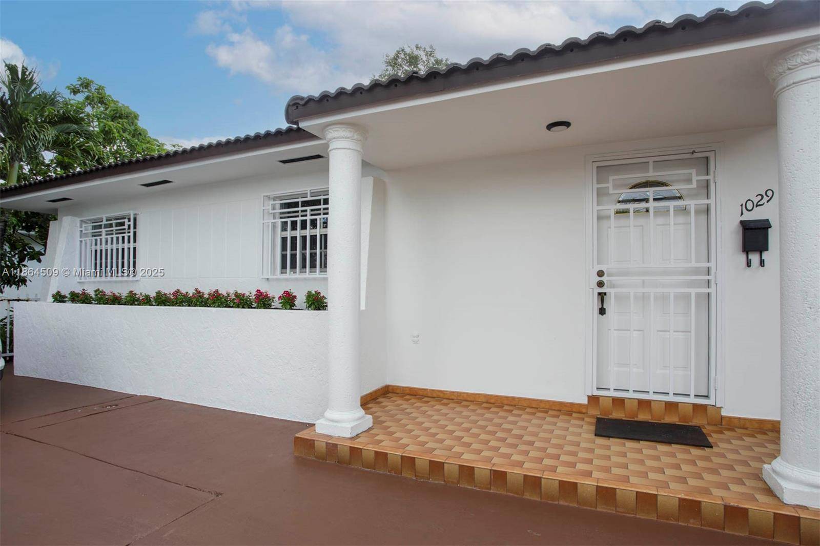 Beautifully updated Multi family duplex consisting of two bedrooms, one bath in the front, three bedrooms, two baths in the back.