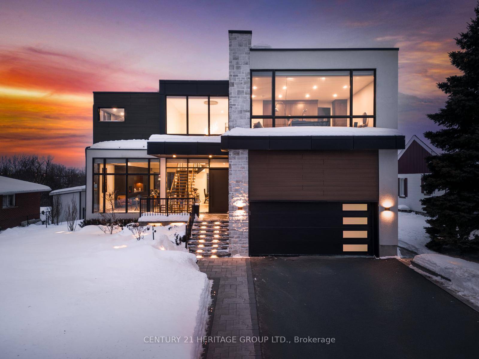 Team Tiger presents 29 Peru Road, absolutely one of Miltons most impressive homes.