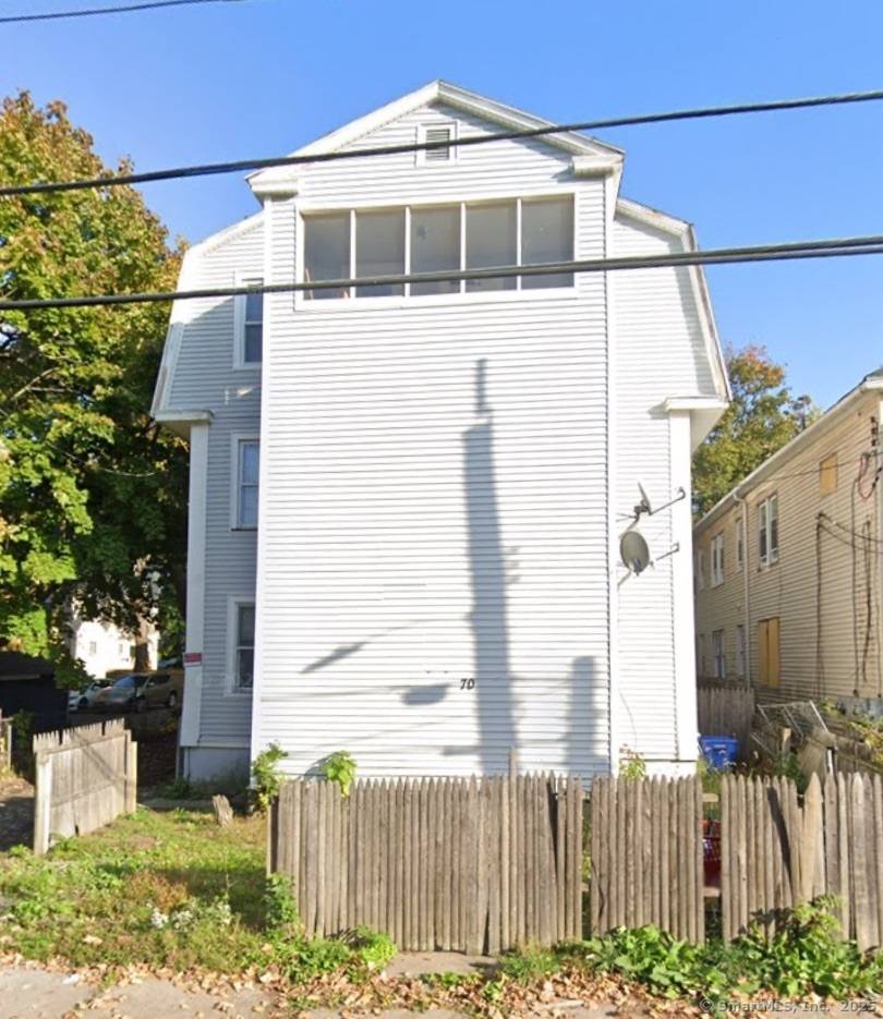 Terrific updated 3 family home Each unit has been updated and maintained ample parking separate heating, The unit are great size with 3 4 bedrooms per floor 1st floor has ...