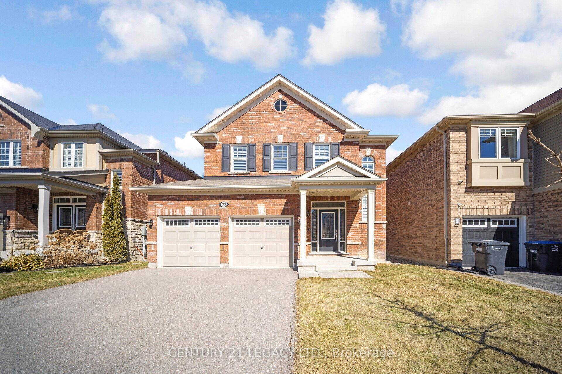Mint condition 2380 Sq Ft 4 bed 2017 built detached home with NO sidewalk.