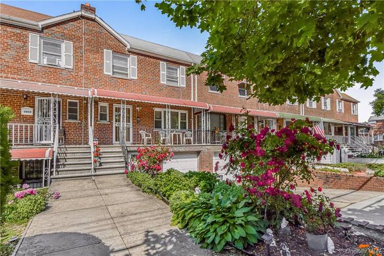 Welcome to 1008 Balcom Ave, Bronx, NY 10465 Discover this well maintained 3 bedroom, 1.