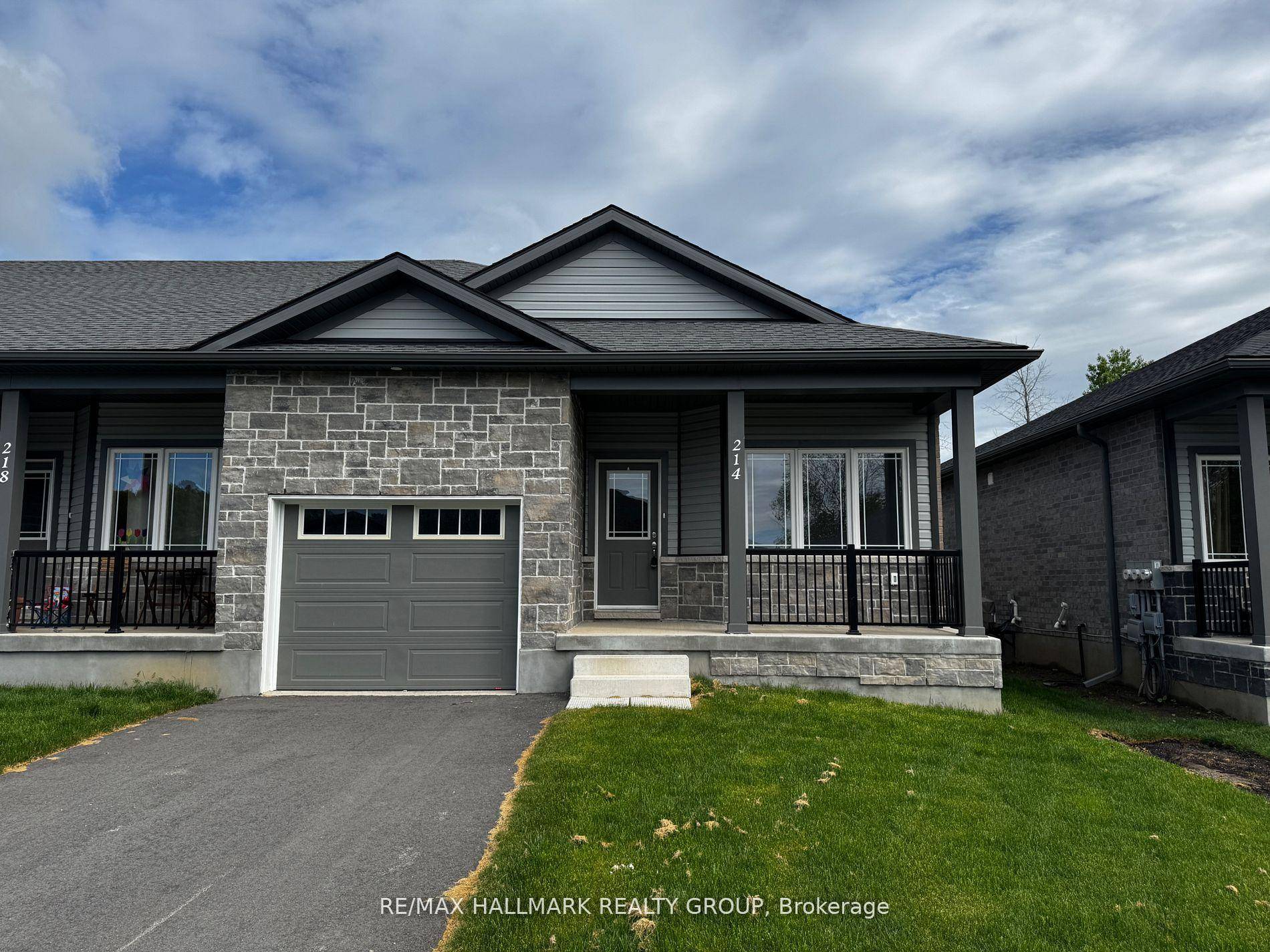 This beautifully maintained, two year old end unit townhome bungalow offers contemporary living with the added assurance of a 5 year Tarion warranty.