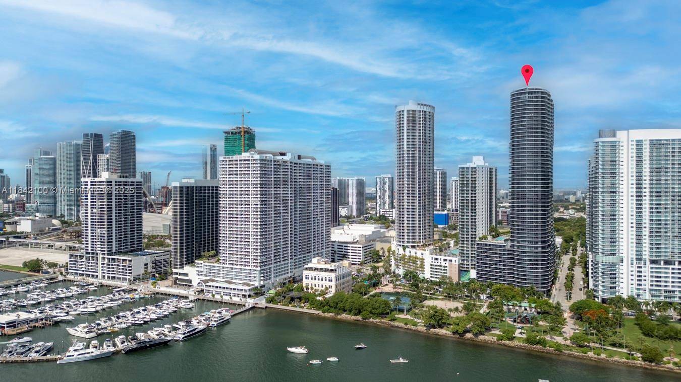 Spectacular 2 Bed Den 3 Bath unit with high end finishes and custom upgrades, located in the heart of Edgewater.