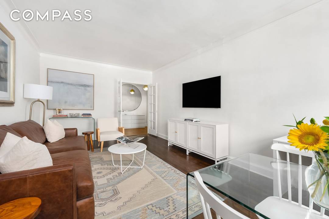 Oversized Top Floor 1 Bedroom in PRIME Chelsea.