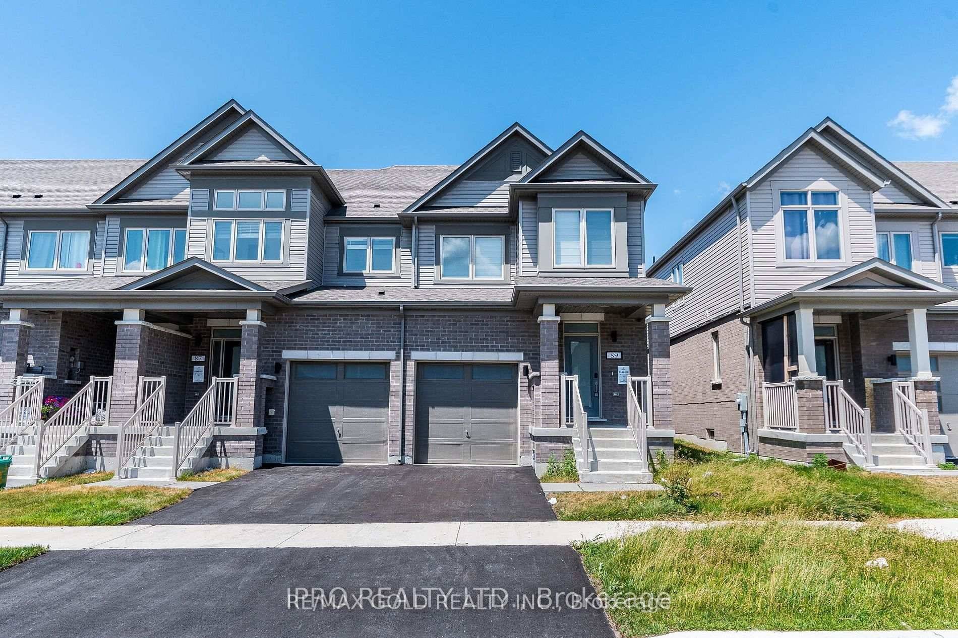 The Centennial model is a beautifully designed semi detached home situated in the Copperhill master planned Ventura South Community in South Barrie and placed on a corner lot.