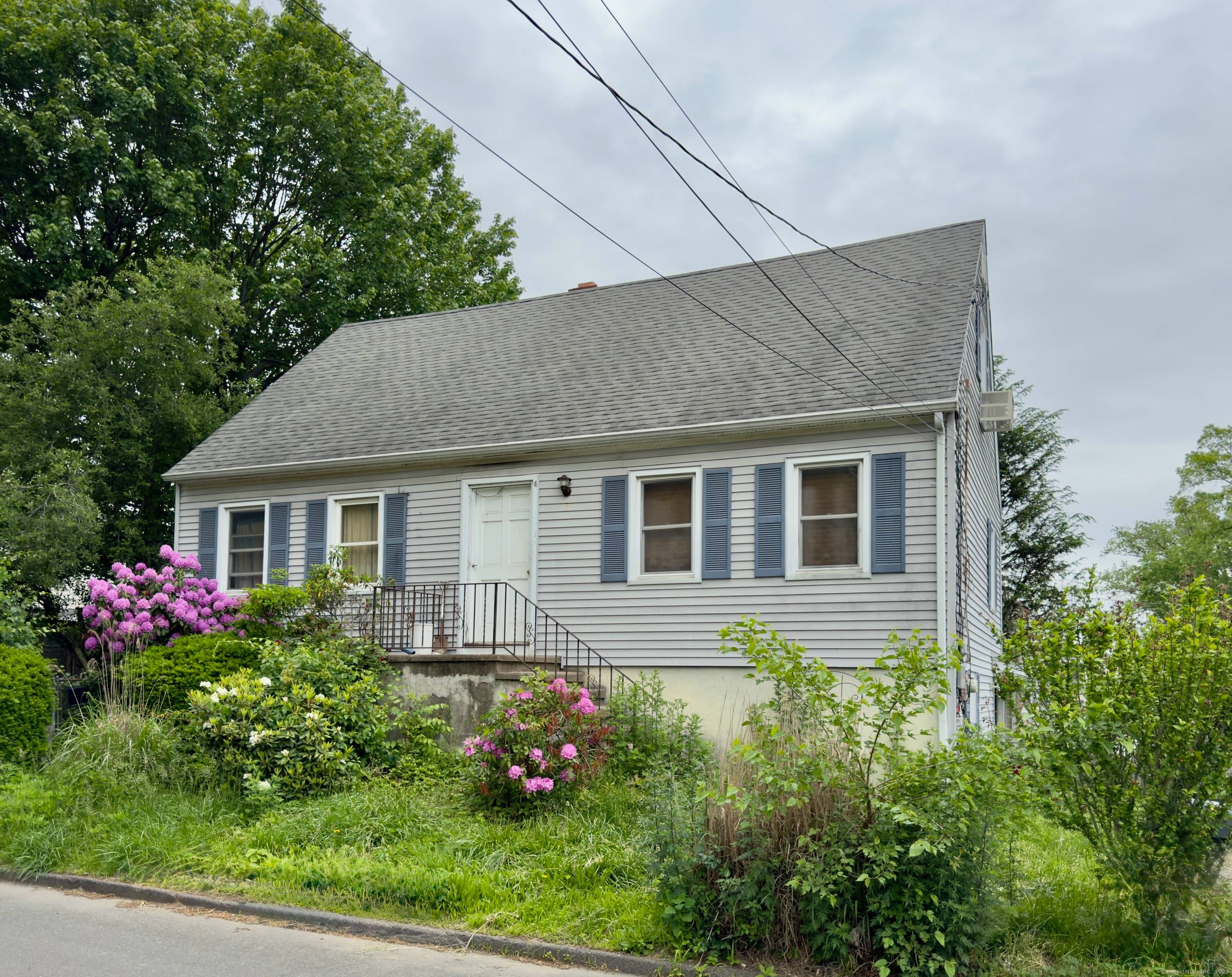 Investors take note ! This home is located on a peaceful cul de sac in South Norwalk and offers easy access to major highways and shopping.