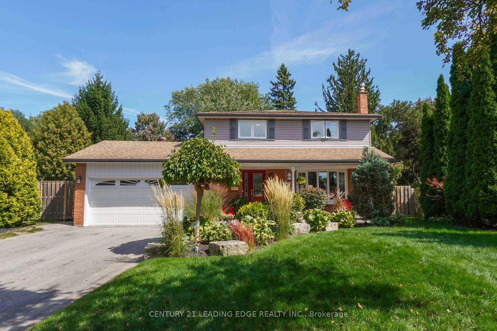Welcome to your perfect family home in Pickering Village !