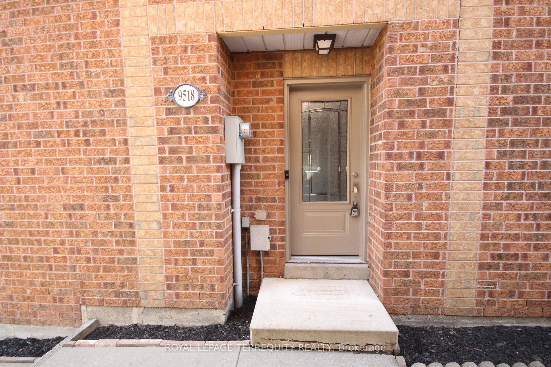 Welcome to this inviting 2 bedroom, 2 washroom townhouse in a safe and family friendly neighborhood.