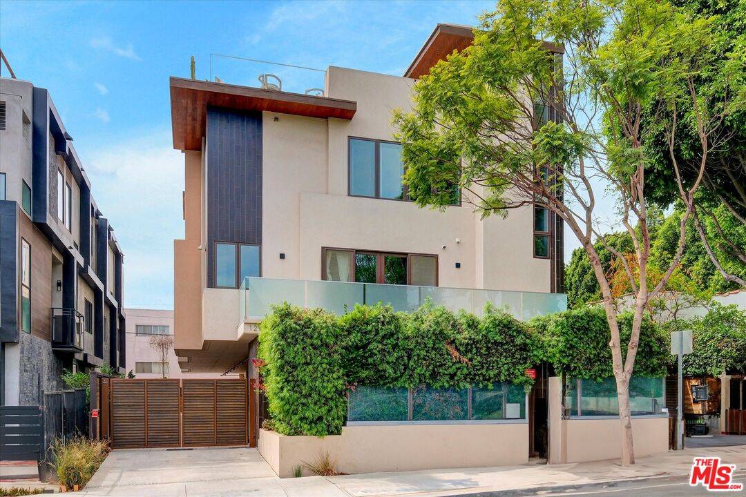 1249  N Formosa Ave 2BR Hollywood Hills East La
