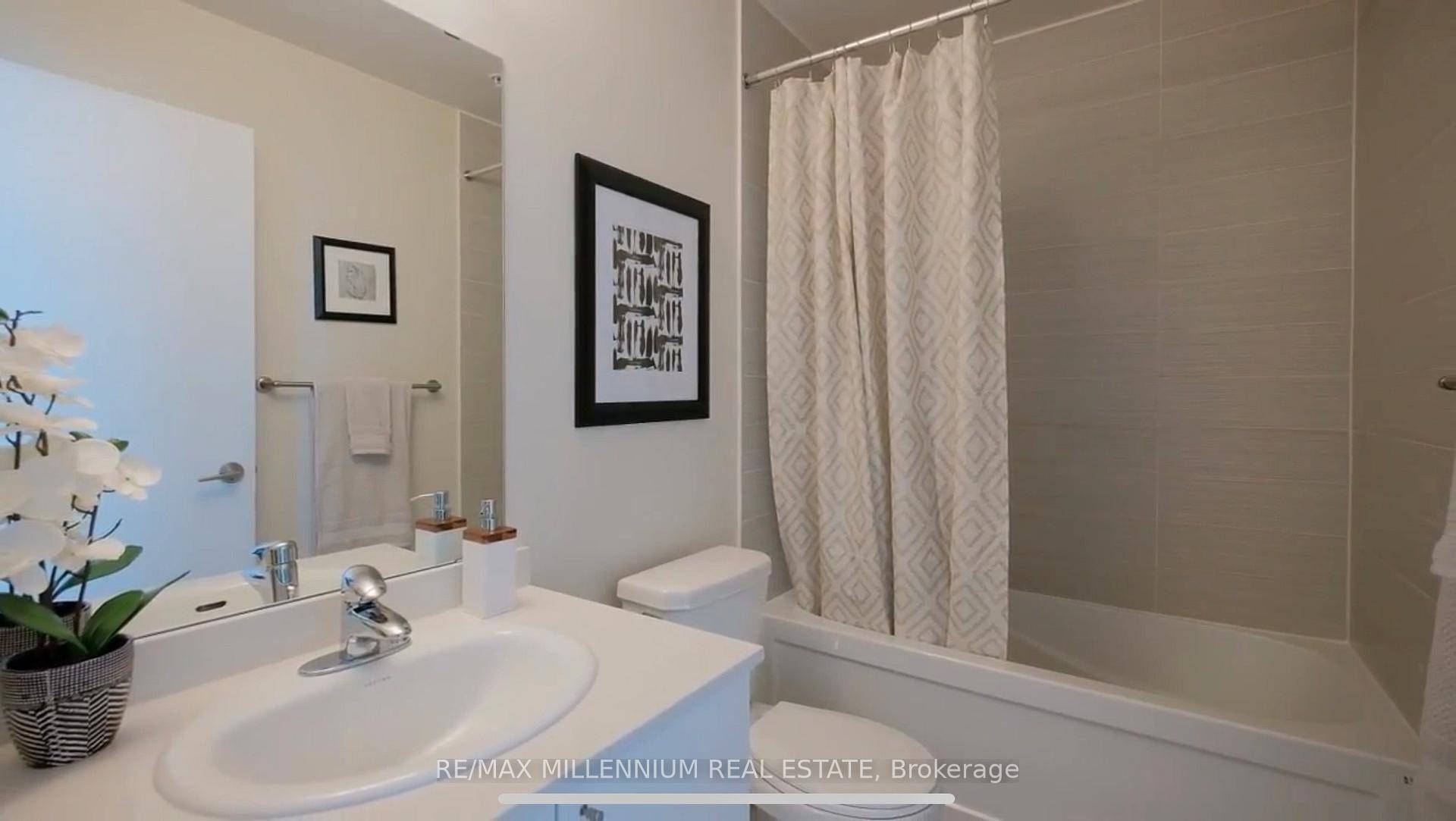 Gorgeous Bright Sunny Corner Suite With Panoramic Views !