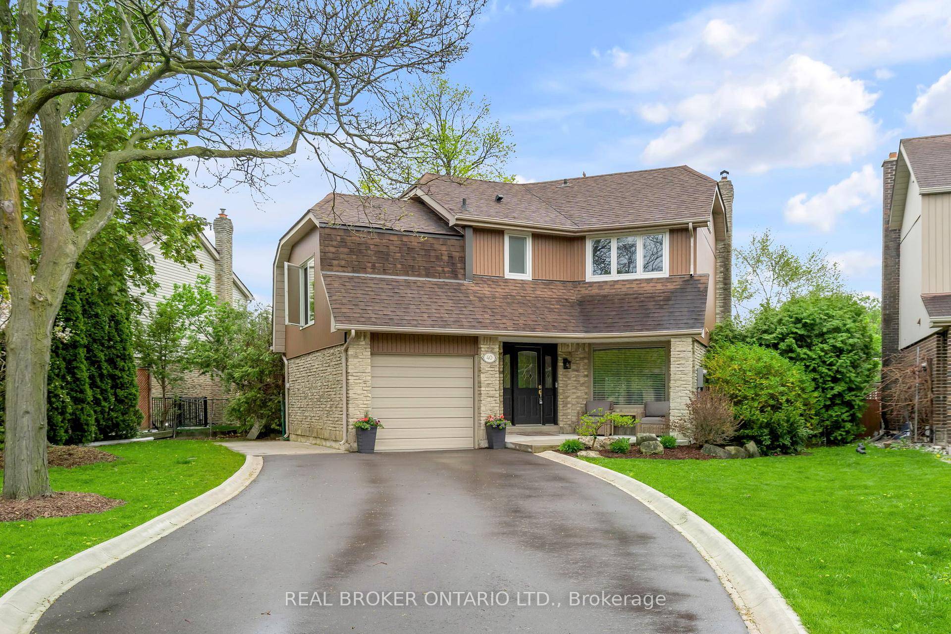 Welcome to 40 Montcalm Place, a beautifully maintained home nestled on a quiet court in one of Brampton's most sought after neighborhoods.