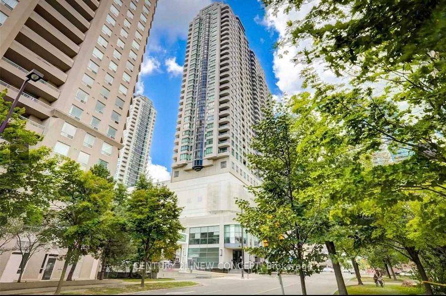 Panoramic Sw Large Corner Unit, View Of Cn Tower, Tons Of Upgrades, Gleaming Maple Hrdwd Fl, Umarble Vanities, 16' Marble Porcelain In Foyer And Main Bath, Mirrored Closets, Jacuzzi, Ceramic ...