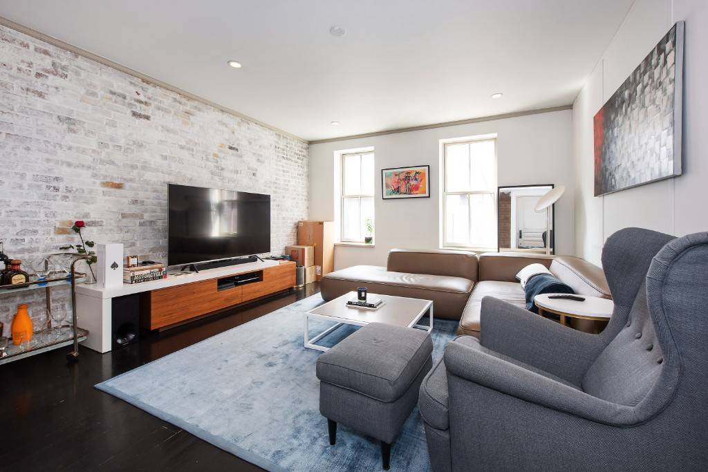 37 Crosby Street, Apartment 6A between Broome amp ; Grand StreetCONDO LIKE RENOVATIONS FLOOR THROUGH 3 BEDROOM 3 BATHROOM APARTMENT COMMUNAL ROOF DECK IN UNIT WASHER DRYER EASY ACCESS TO ...