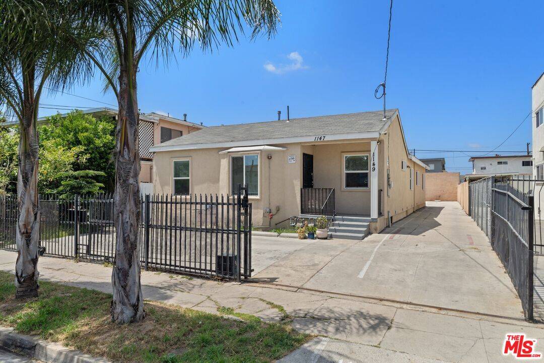 1147 S Kenmore Ave 6BR La