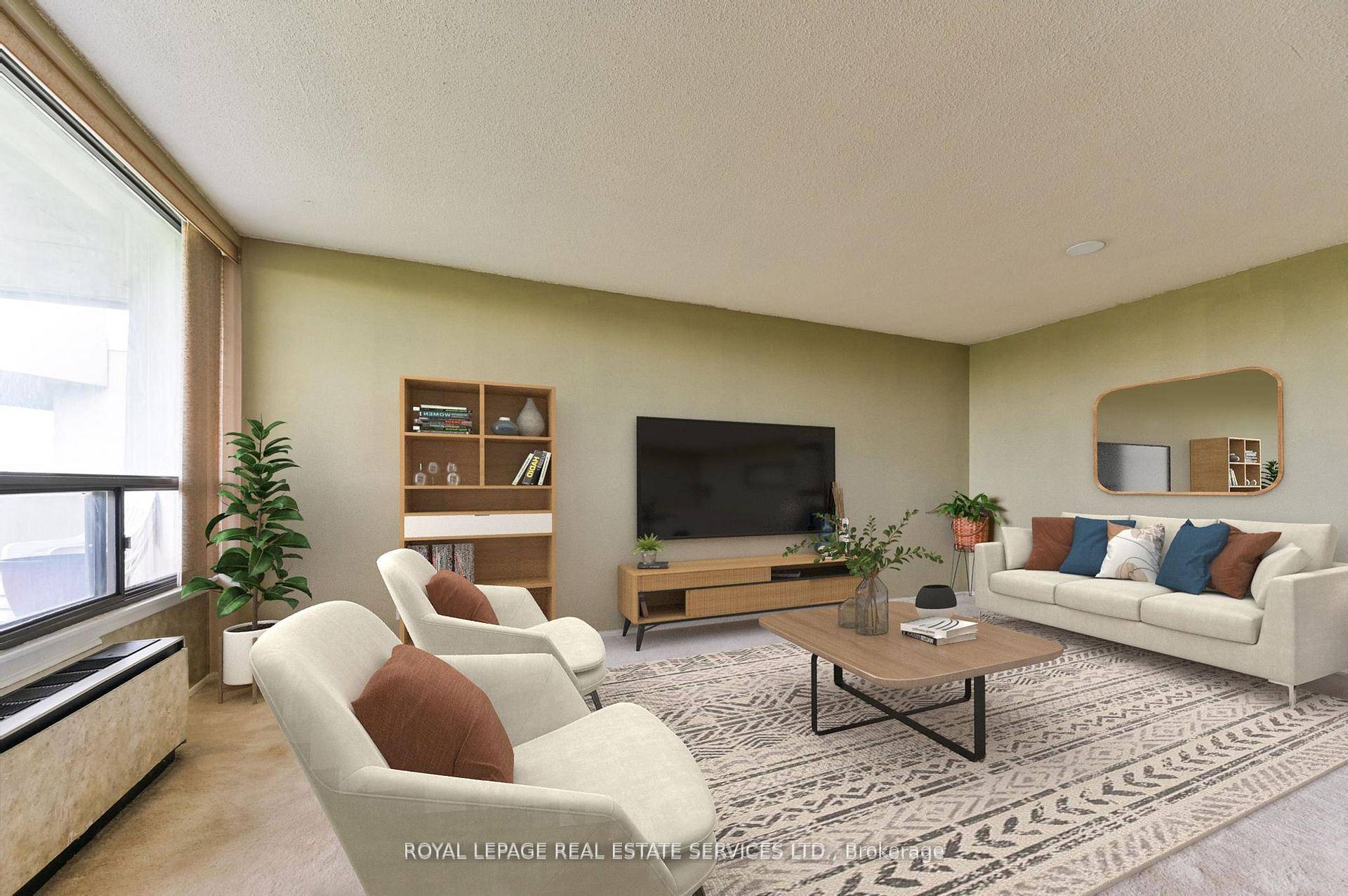 Panoramic golf course view in a stunning penthouse suite !