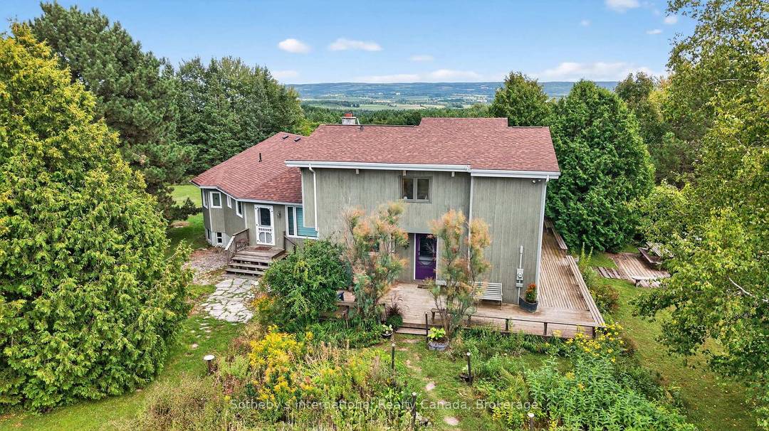 Located along the historic Old Mail Road, this extraordinary 34.