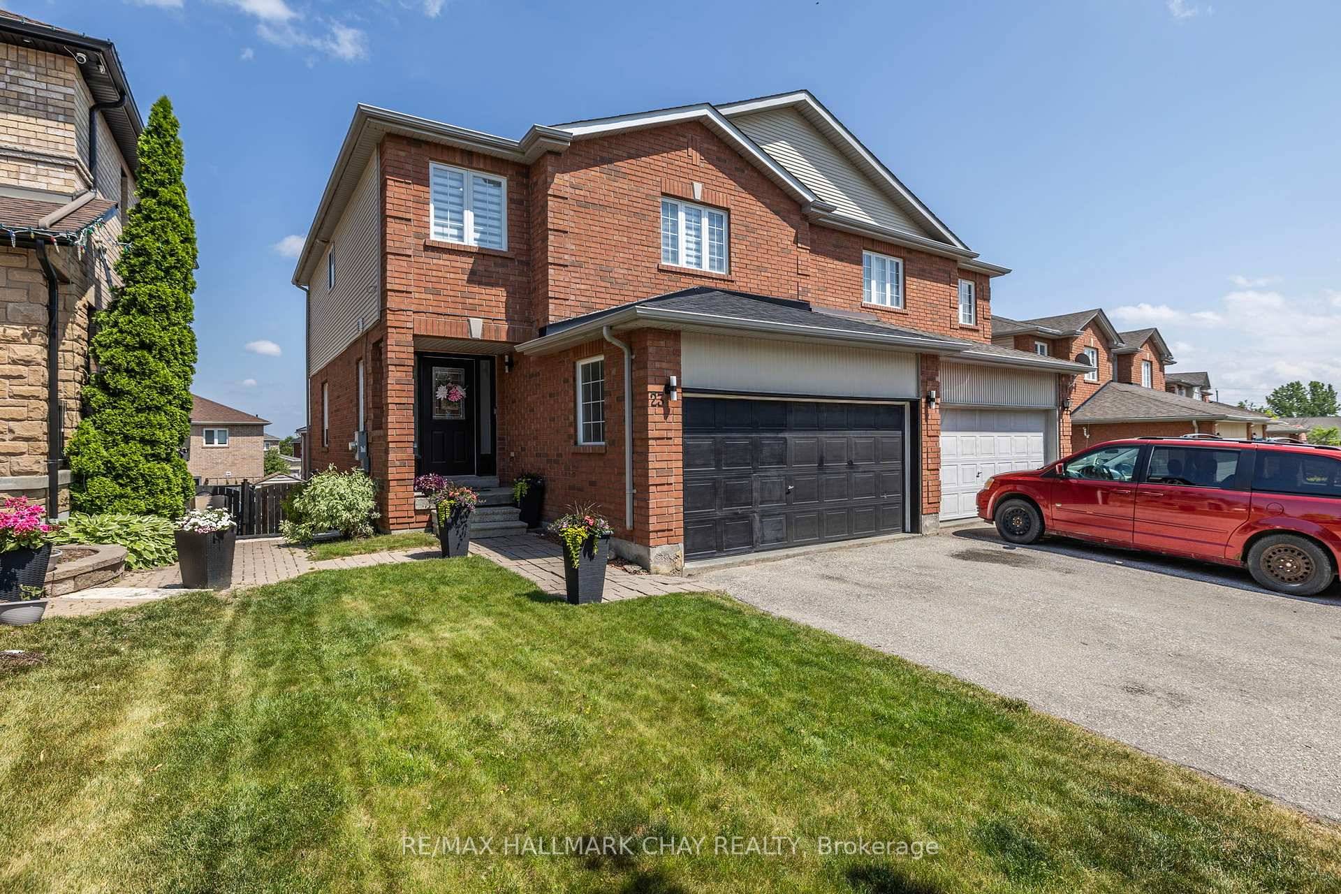 Beautifully Renovated Home In Heart Of Bradford With Walkout Basement amp ; In Law Apartment.