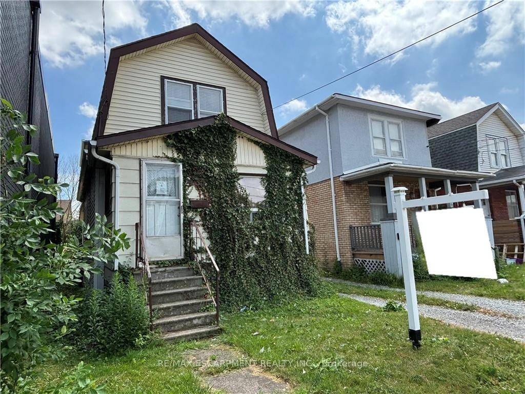 Affordable Detached 2 Storey Home in the Heart of Welland !